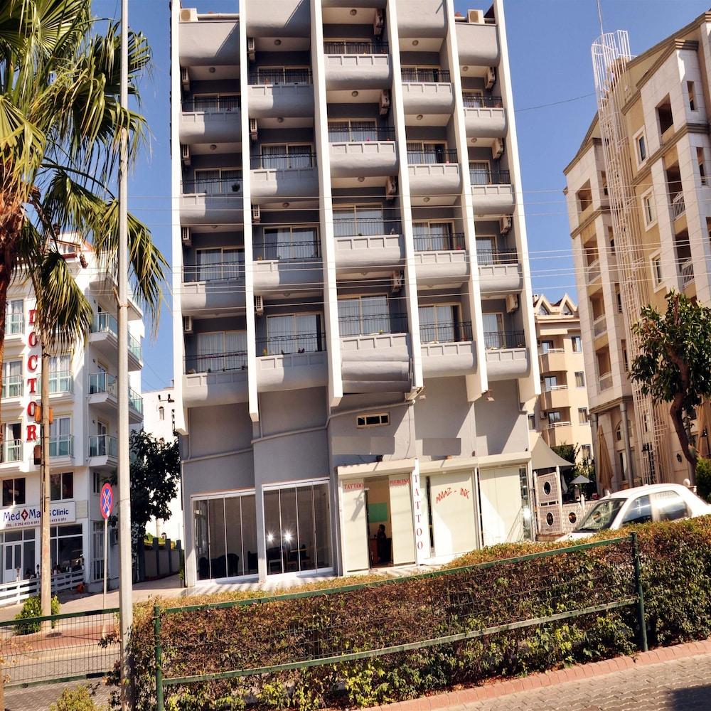 Almena City マルマリス エクステリア 写真