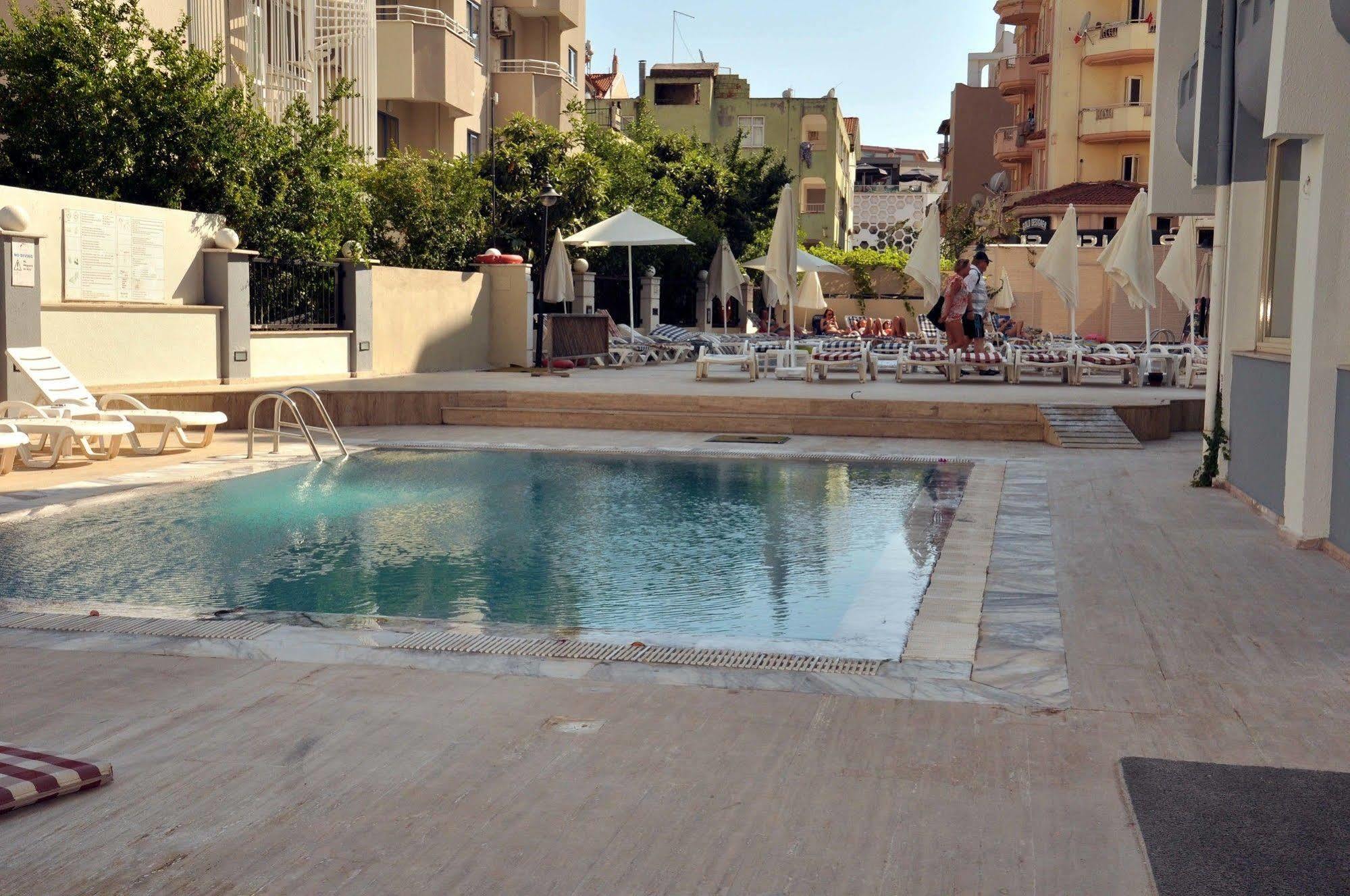 Almena City マルマリス エクステリア 写真