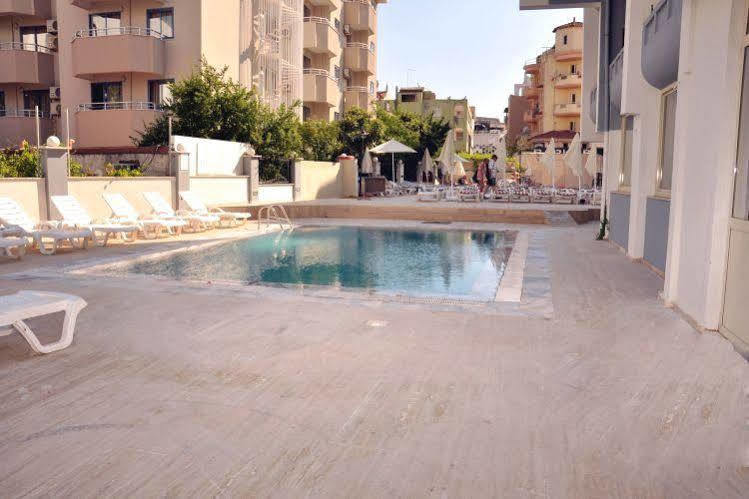 Almena City マルマリス エクステリア 写真